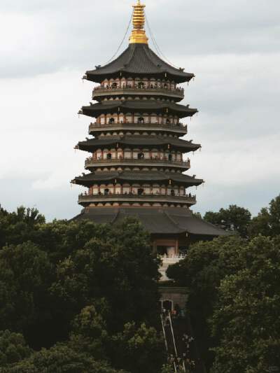 Exterior view of Leifeng Pagoda
