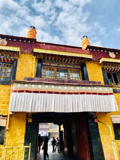 Zaki Temple (The Only God of Wealth Temple in Tibet)