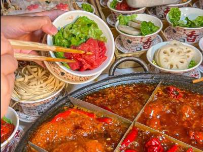 Dinner: Hongya Cave Hot Pot Feast