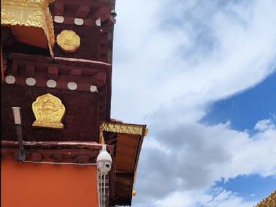 Barkhor Street (Tibetan clothing photography)