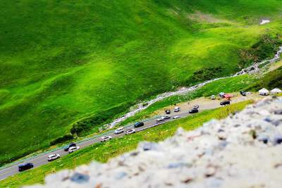 Drive through Duku Highway