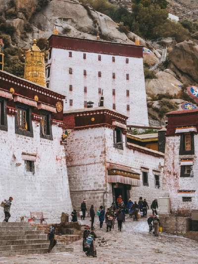 Sera Monastery (Mon-Sat, 3 PM - 5 PM for debate)