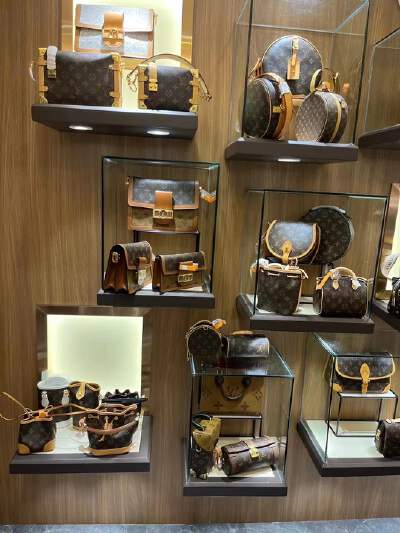 Baiyun Leather Goods Center