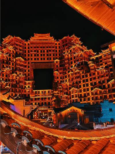 Enjoy the night view of 72 Strange Buildings (Entrance with show)