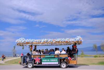 Music Ride (Each vehicle with a singer / complimentary snacks)