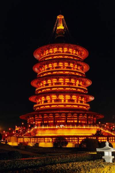 Paradise and Mingtang (Wear Tang costumes + Watchperformances + Attend a tea banquet)