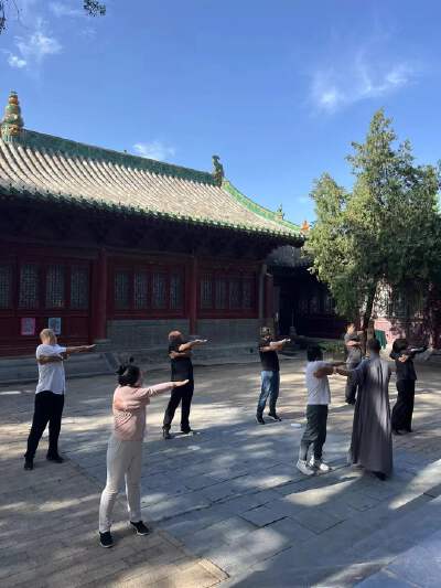Experience Learning the Eight-Section Brocade