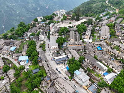 Zhiziluo and Crown Mountain