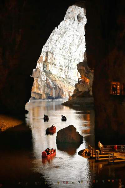 Zhijin Cave (with buggy)