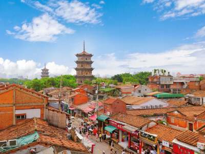Explore Xunpu Village (including floral hairpin and costume experience)
