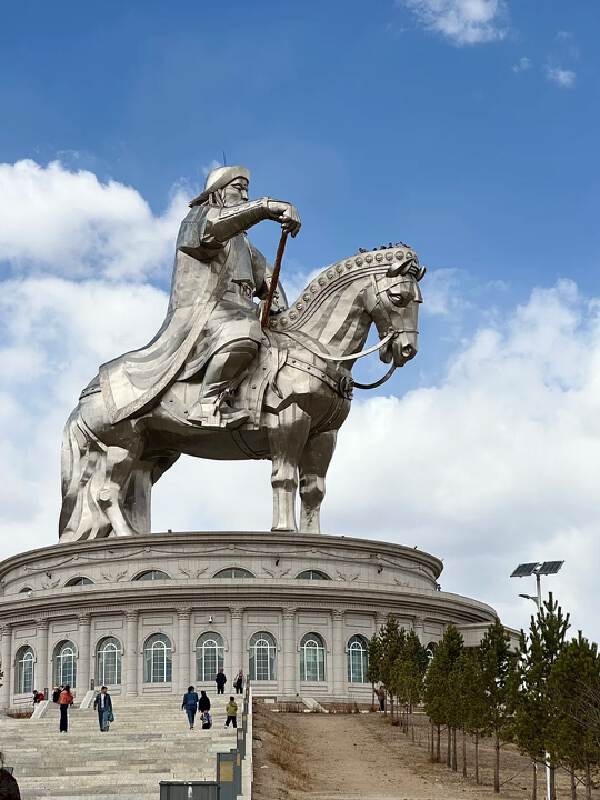Manzhouli  > Hailar  3.5 hours  > Hulunbuir Grassland