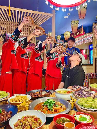 Dinner Tujia “High Mountain Flowing Banquet”