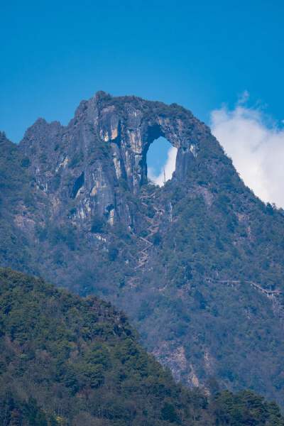 Stone Moon Peak and Shimen Grand Pass