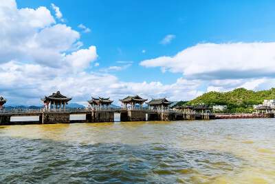 View of Xiangzi Bridge (with the option to go on the bridge)