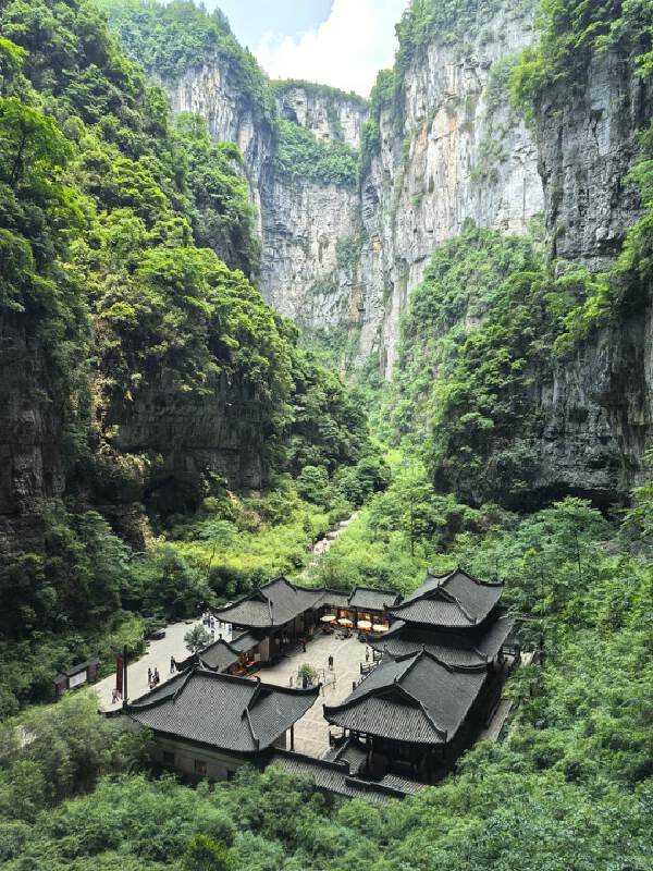 Chongqing(Approx. 3hrs Drive) > Wulong (Approx. 1.30hrs Drive) > Chongqing