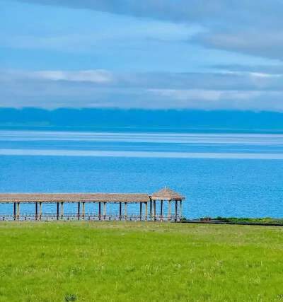 Visit iconic lakeside landmarks like Dianjiangtai and Kele Yongzhu