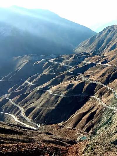 Nujiang Canyon and Nujiang 72 Turns