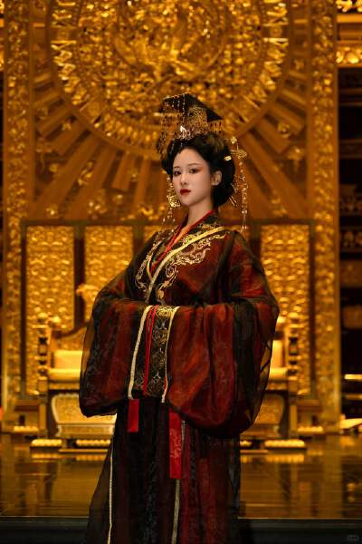 Paradise and Mingtang (Wear Tang costumes + Watchperformances + Attend a tea banquet)