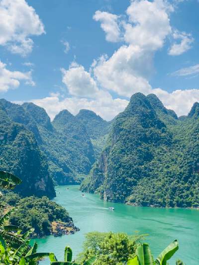 Wanfeng Lake Scenic Area