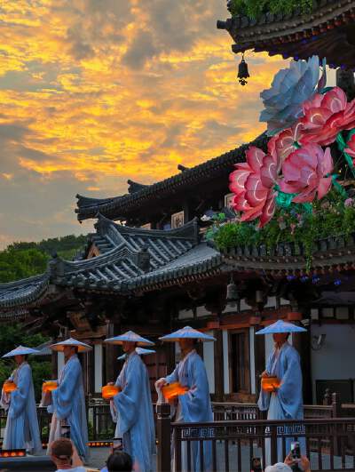 Nianhuawan Zen Town by Lake Taihu