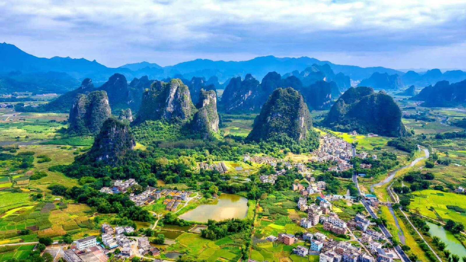 Guangdong “Little Jiuzhaigou”  Karst Scenic Tour
