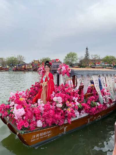 Boat Tour of the Song Imperial River