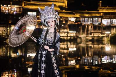 Experience an exclusive photo session in Miao ethnic clothing
