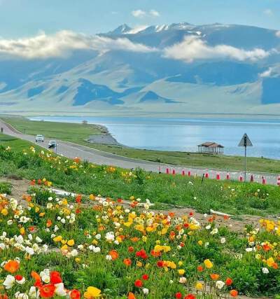 Visit iconic lakeside landmarks like Dianjiangtai and Kele Yongzhu