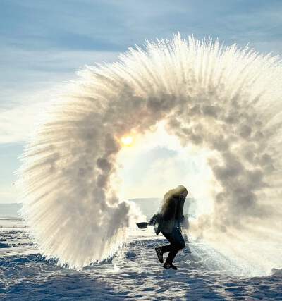 Morning Activity Experience the fun of throwing boiling water into theair to see it instantly freeze.