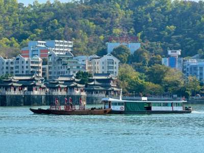 Xiangzi Bridge (walk on bridge)