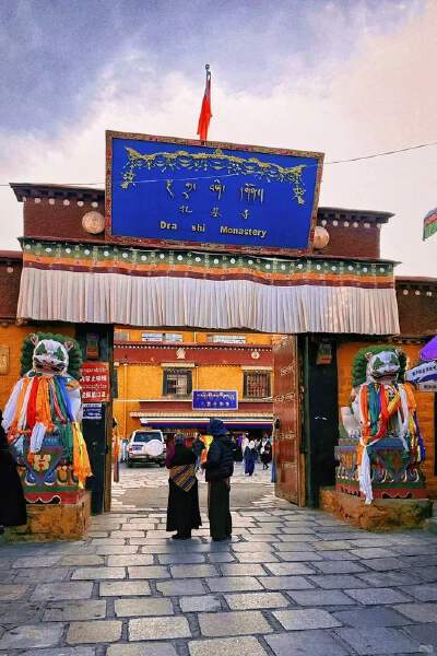 Zaki Temple (The Only God of Wealth Temple in Tibet)
