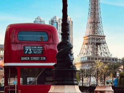Parisian Eiffel Tower (Exterior View）