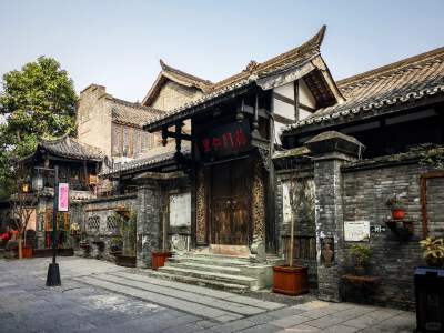 Wide and Narrow Alleys