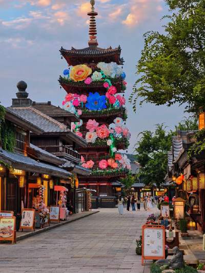 Nianhuawan Zen Town by Lake Taihu