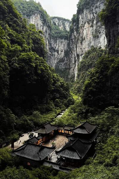 Three Natural Bridges (includes eco-friendly bus, elevator, and electric car)