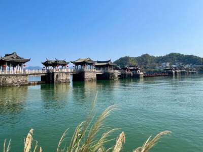 Xiangzi Bridge (walk on bridge)