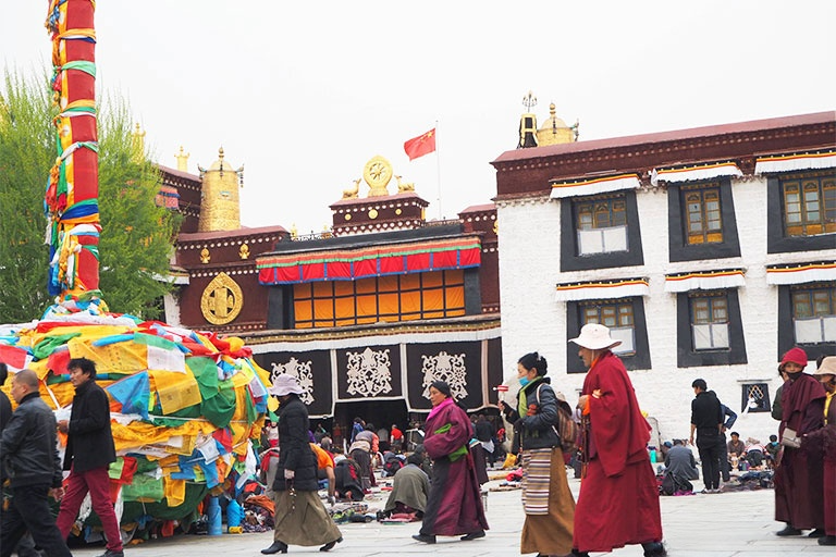 Sincere Devotees at Barkhor Street