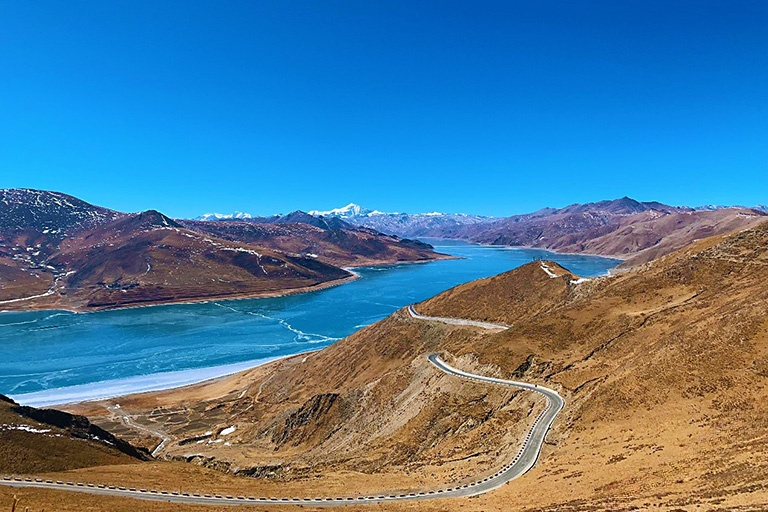Blue Yamdrok Lake