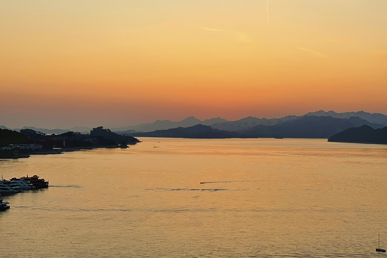 Sunset in Qiandao Lake