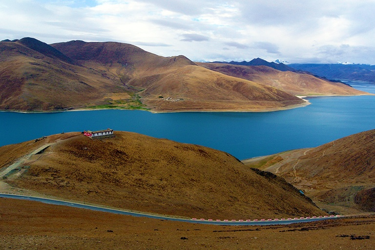 Yamdrok Lake