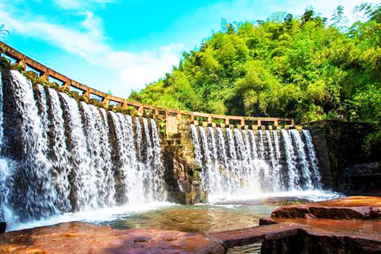 Rainbow Waterfall in Shunan Bamboo Forest