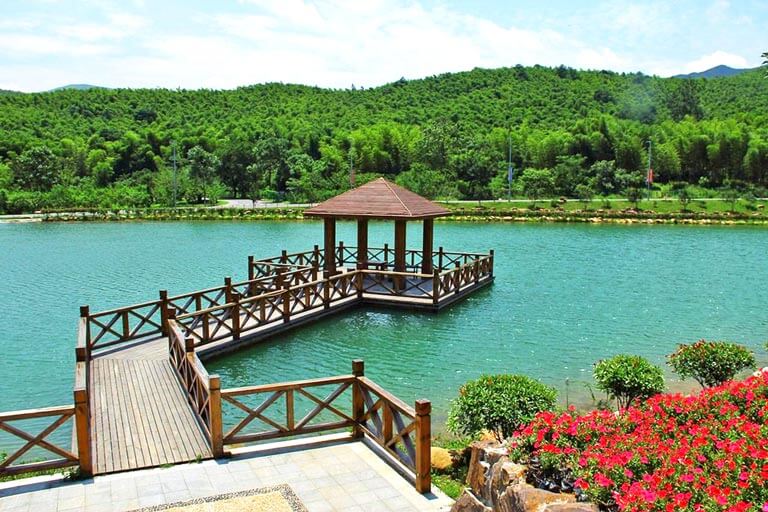 Exquisite Scenery of Jinghu Lake