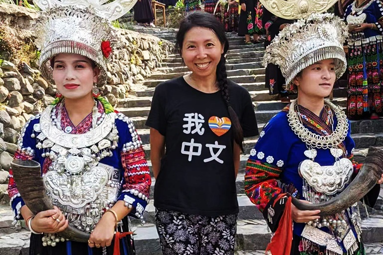 Our Guest Take a Photo with Local Miao People