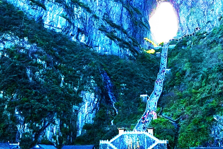 Thrilling Glass Skywalk on Tianmen Mountain