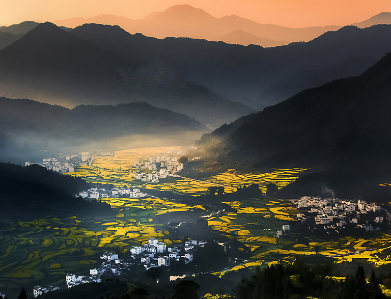 Wuyuan villages in the morning mist