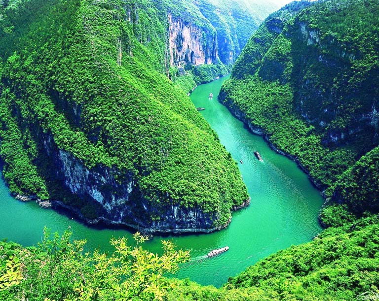 Exquisite Scenery of Three Gorges in Summer