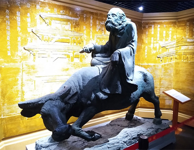 Vivid Statue in Wudang