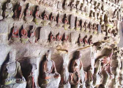 Longmen Grottoes - Wanfo Cave