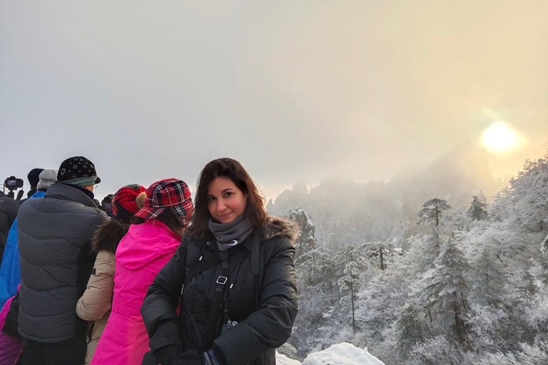 Dressing in Huangshan in Winter