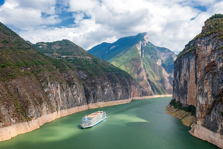 Cruise Majestic Yangtze River in March